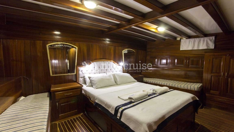 4294 YACHT CEMRE JUNIOR Comfort Yacht