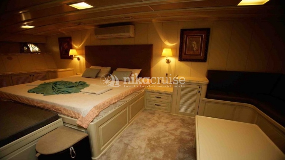 2681 YACHT FORTUNA 2 Deluxe Yacht