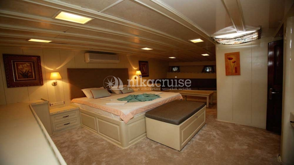 2674 YACHT FORTUNA 2 Deluxe Yacht