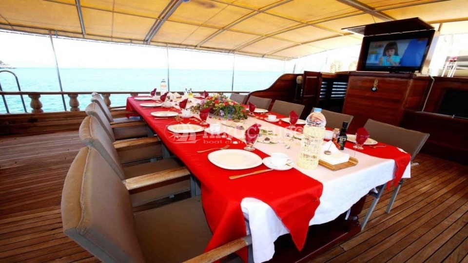 2677 YACHT FORTUNA 2 Deluxe Yacht