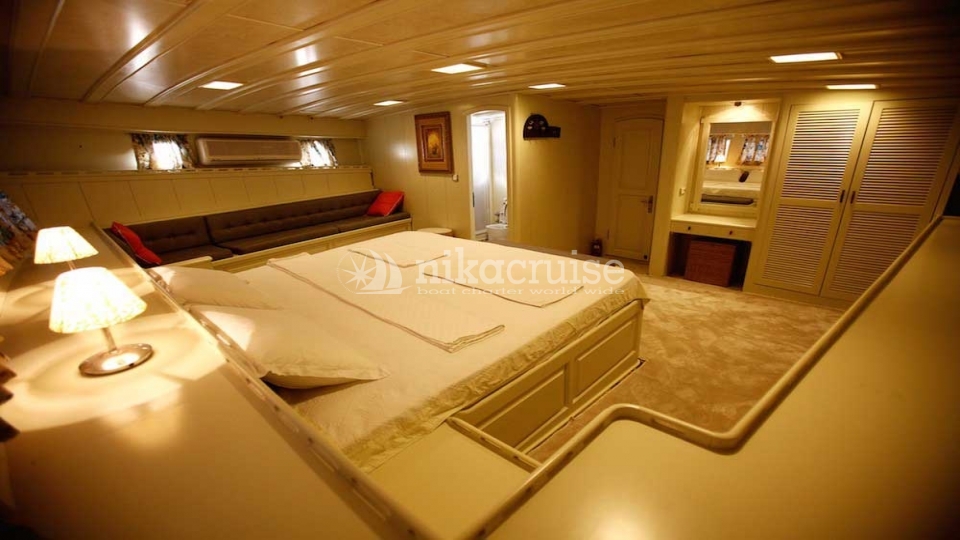 2675 YACHT FORTUNA 2 Deluxe Yacht