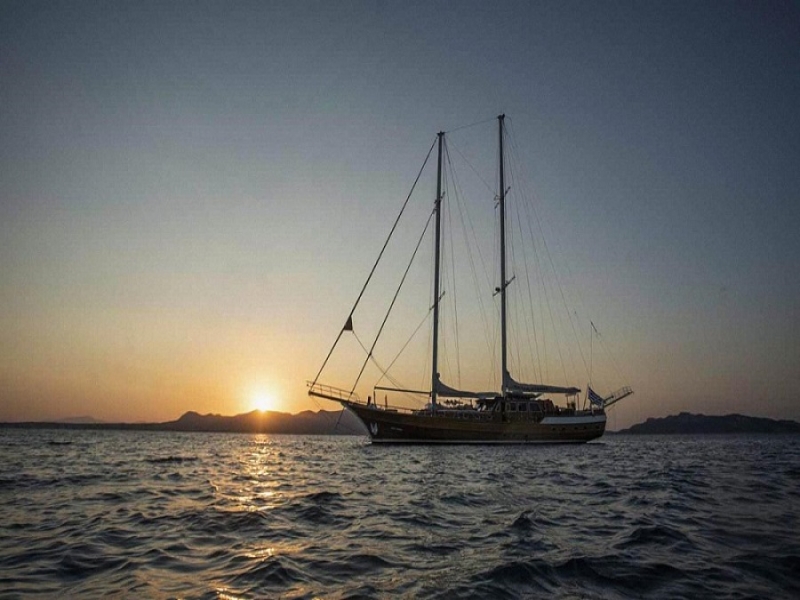 YACHT ENTRE CIELOS